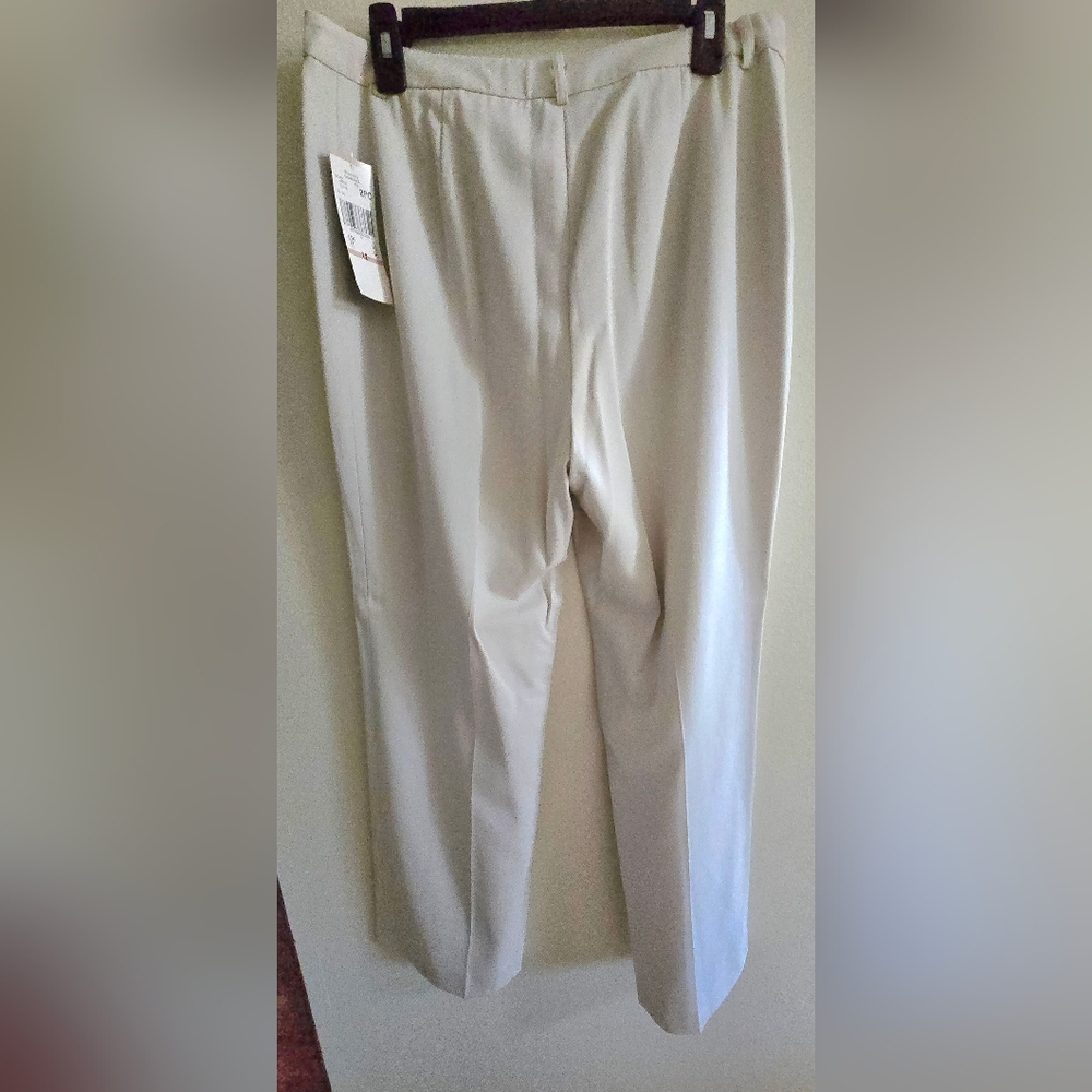 Kasper Womens Creme Pant Suit With Slight Pinstripe Accent - Picture 6 of 9